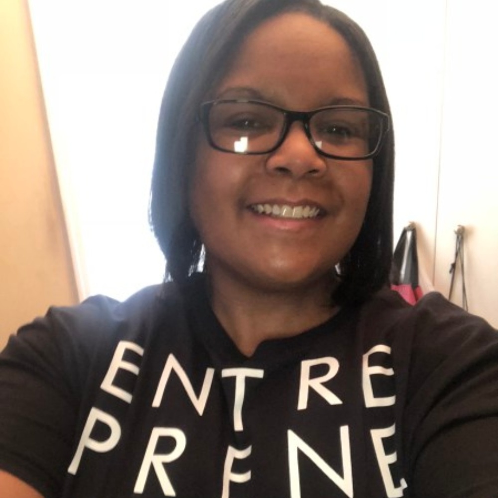 Meet your Posher, Monica